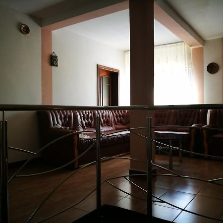 Pensiunea Ramona Carpinisu Екстер'єр фото